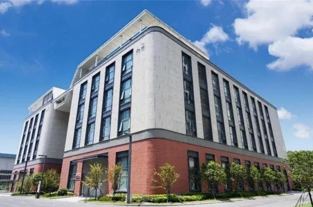 寵物行業(yè)新動態(tài) 艾澌克自有工廠投產與德國DTC品牌投資進展